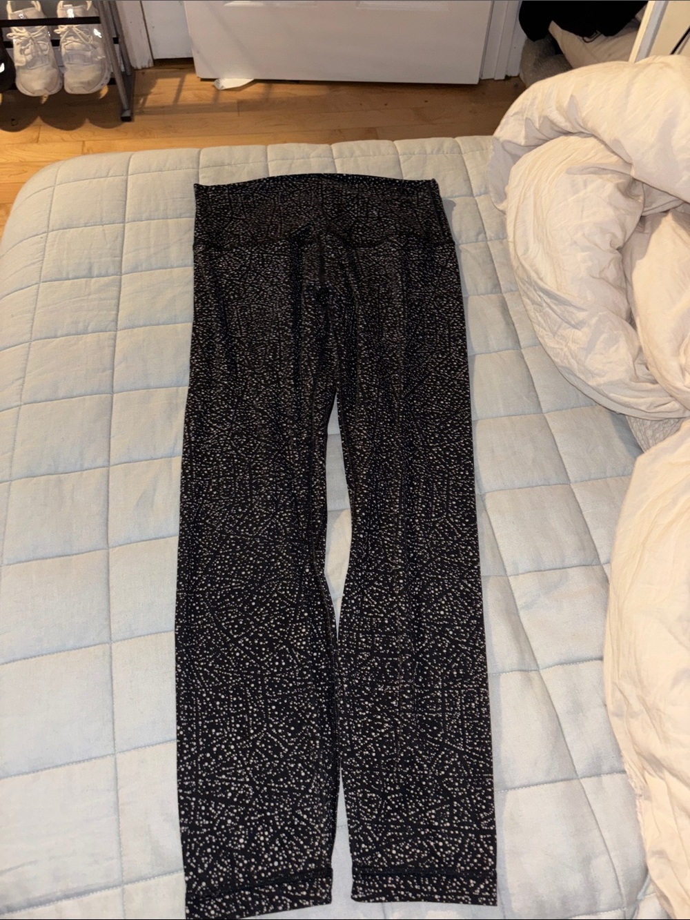 Lululemon Align Pant II 25"
Night View White Black